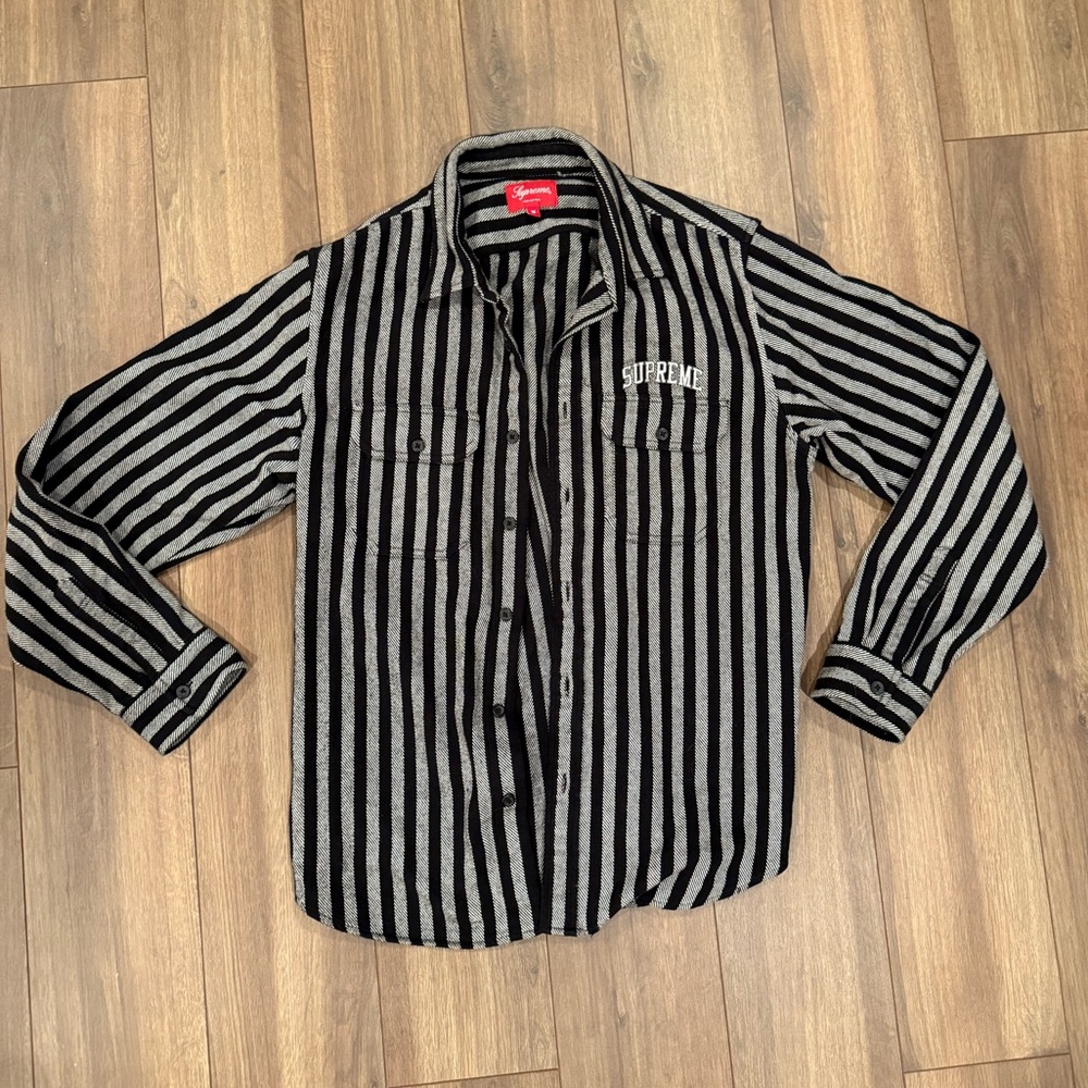 Supreme Medium Button Down Excellent Condition - image 1